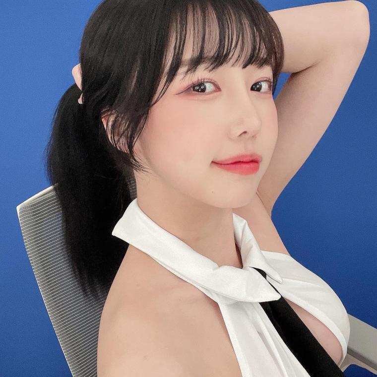 bj 하은 갈라진 홀터넥 셔츠 틈 가슴골