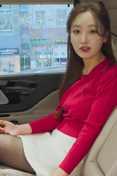 흰 치마 검스 에비에이터 리뷰하는 김세연 아나운서 Kim Se-yeon