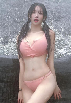 한갱 인스타 일본온천 핑크수영복 몸매