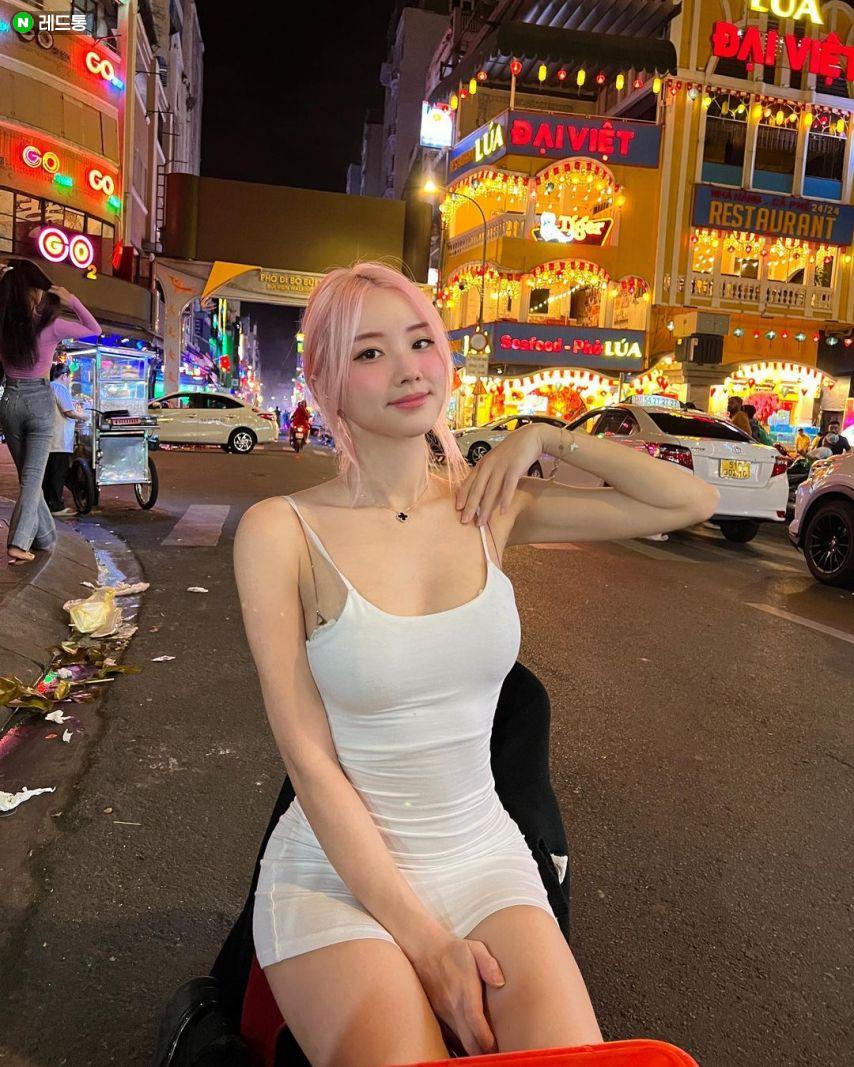 타이트한 끈나시 Vyvan Le