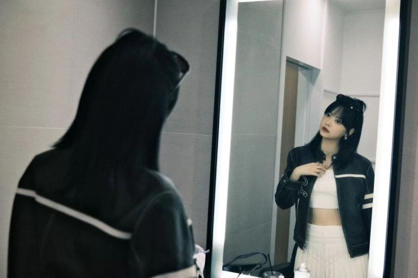 거울 셀카 르세라핌 홍은채