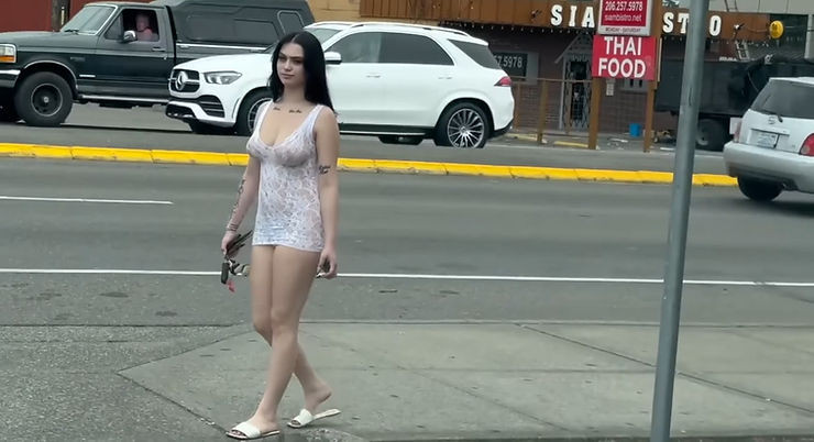 고객을 찾고있는 미국 길거리 매춘녀들
