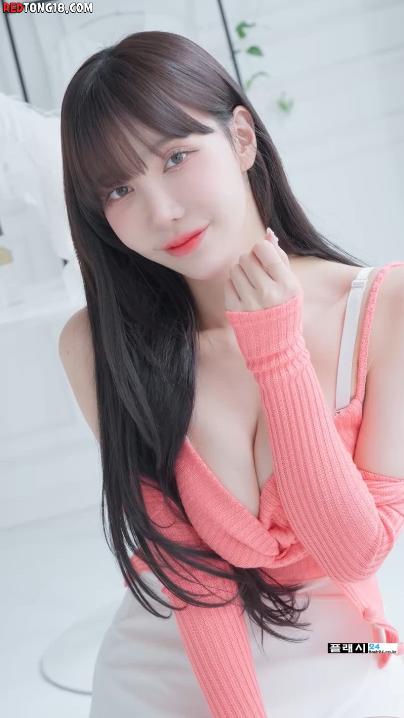 출근 준비하는 겨우디 오피스룩