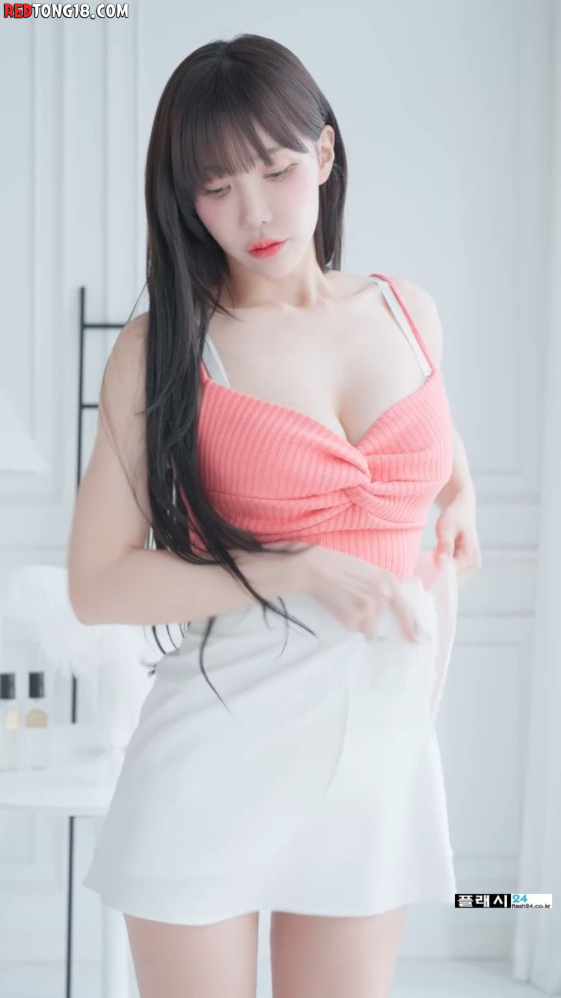출근 준비하는 겨우디 오피스룩
