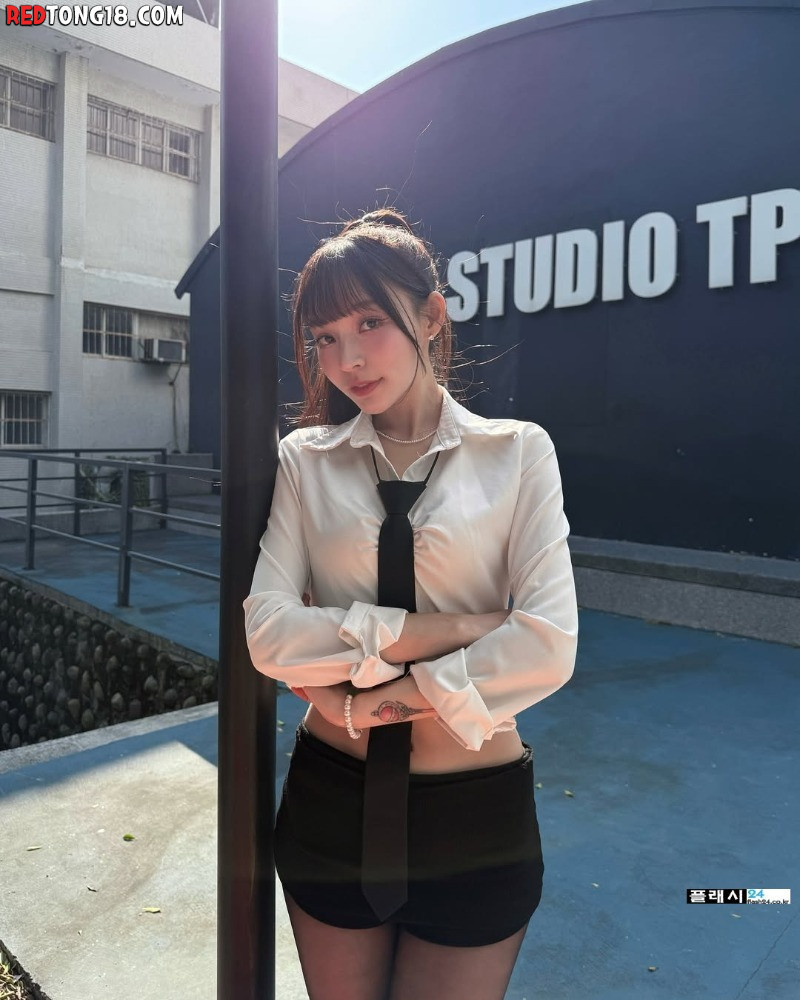 대만 미모 1등' 치어리더 임양 흔한 오피스룩