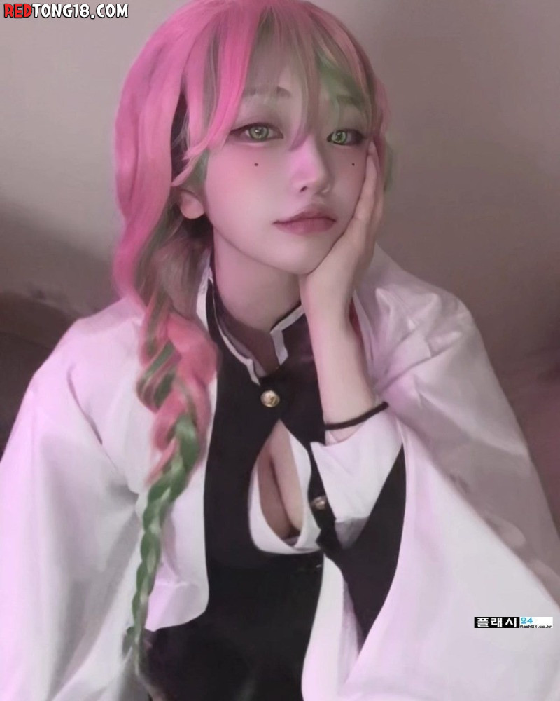얼굴과 전혀 다른 코스프레녀