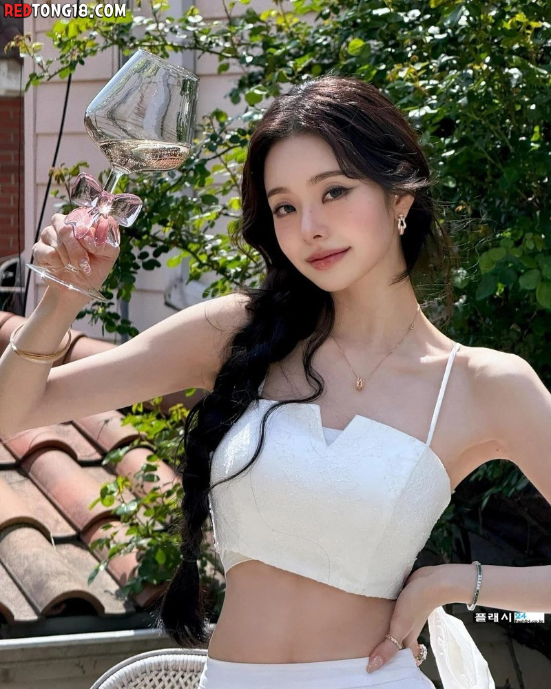 반전 몸매의 소유자 송지아