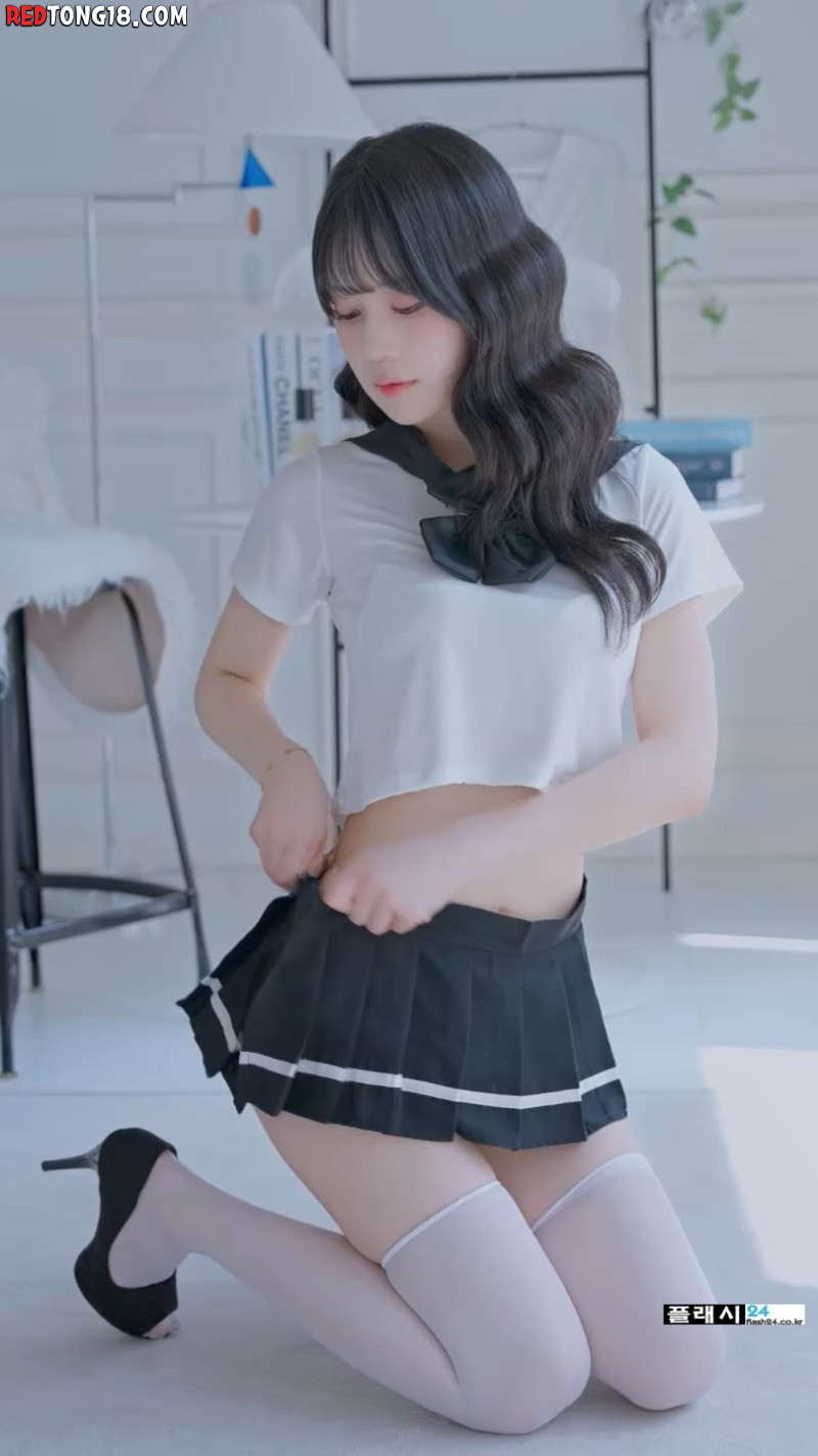 ㅇㅎ)모델 희솔 크롭 세라복