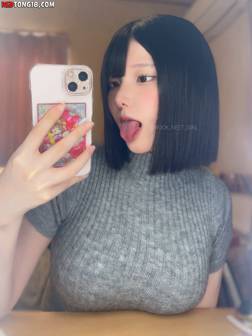 테이블에 가슴 올려놓기.. 의상 차이 ㅗㅜㅑ
