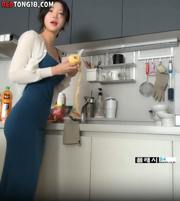 과일 깎아주는 청록색 동탄 미시 룩 박틸다