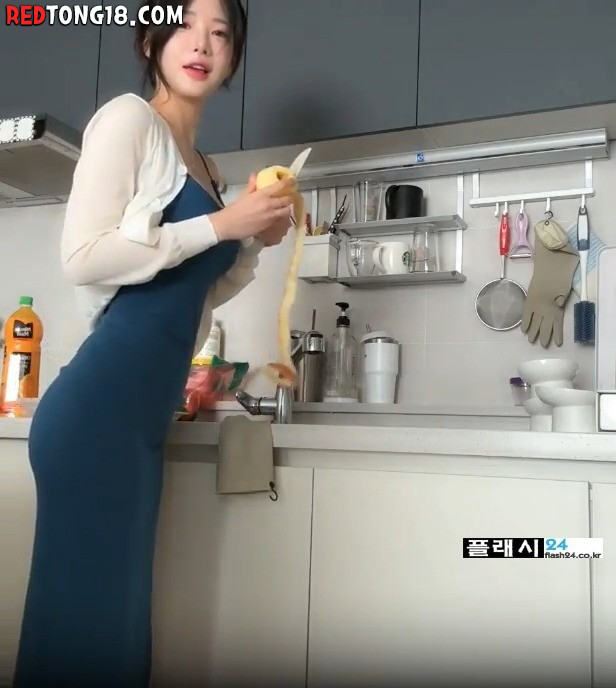 과일 깎아주는 청록색 동탄 미시 룩 박틸다