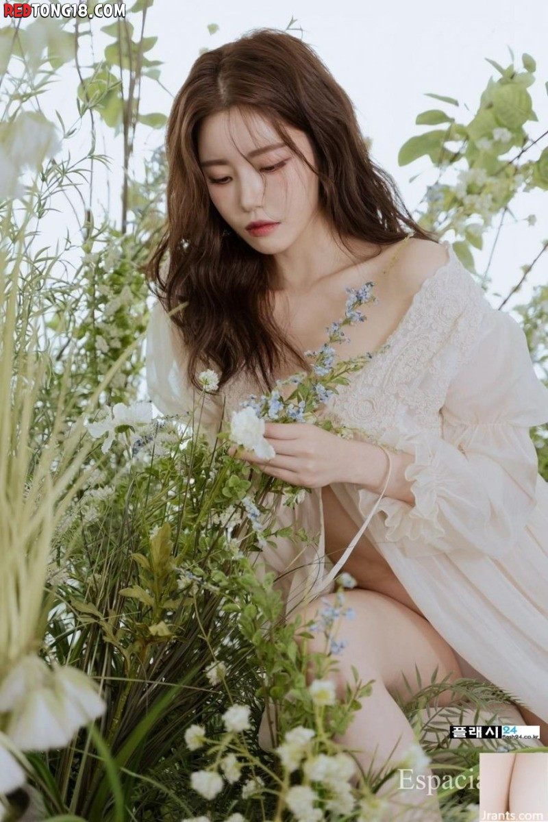 모델 유아 속이 다 비치는 화보