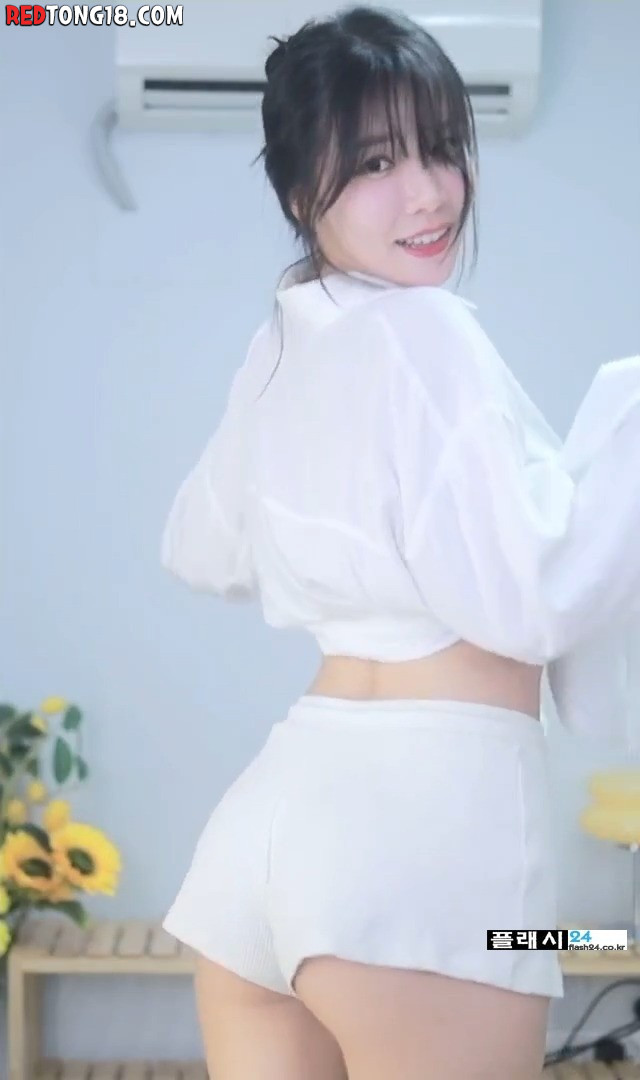 화이트 셔츠 걷어 올린 bj 이아린
