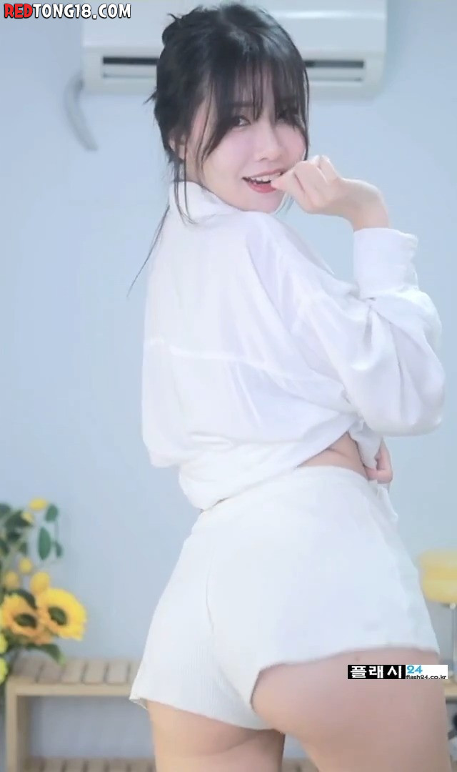 화이트 셔츠 걷어 올린 bj 이아린