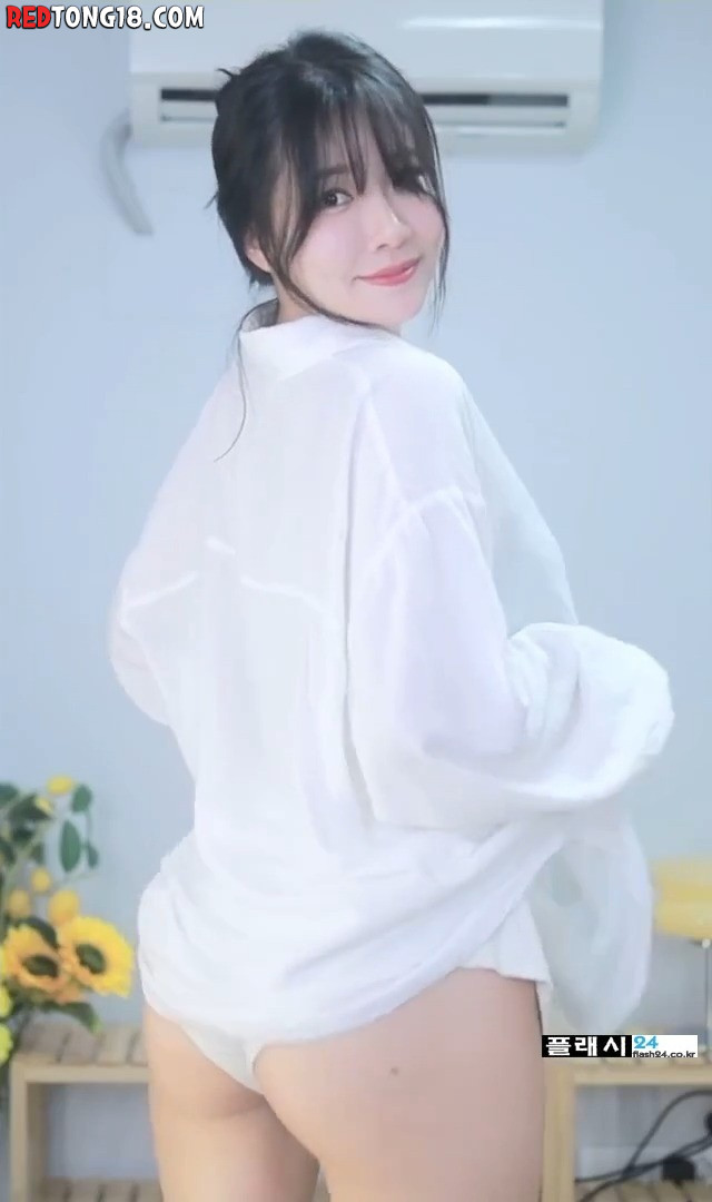 화이트 셔츠 걷어 올린 bj 이아린