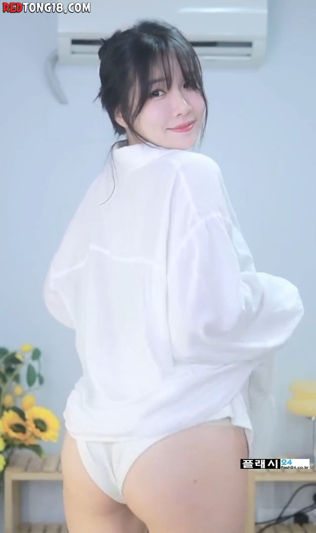 화이트 셔츠 걷어 올린 bj 이아린