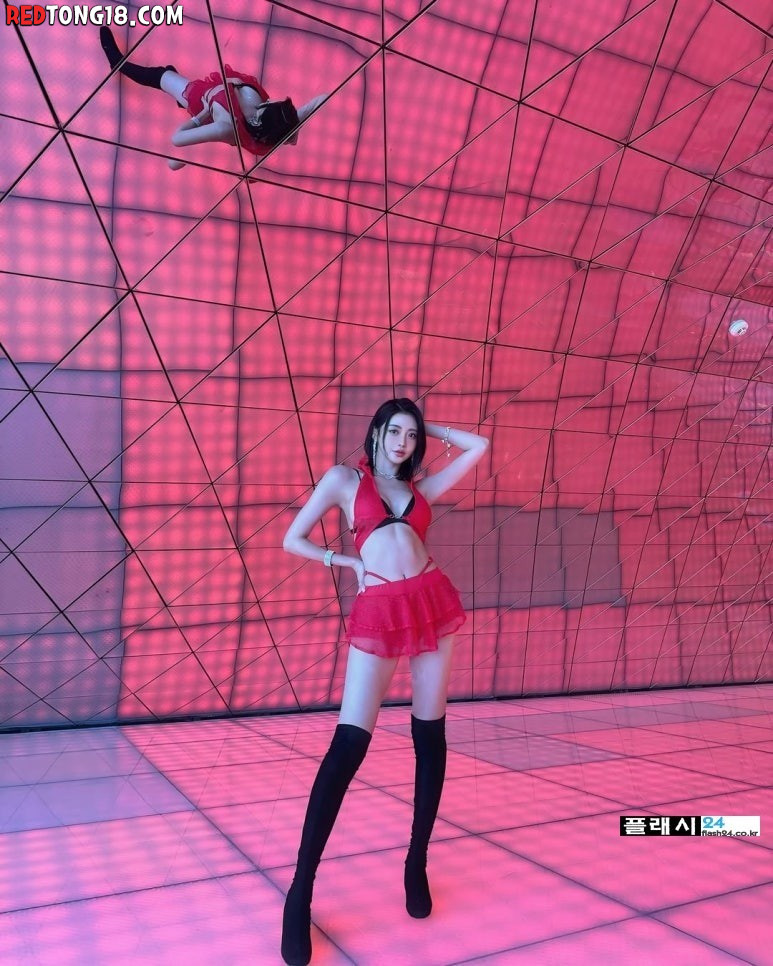 레이싱 모델 박하얀 남자를 환장하는 외출룩