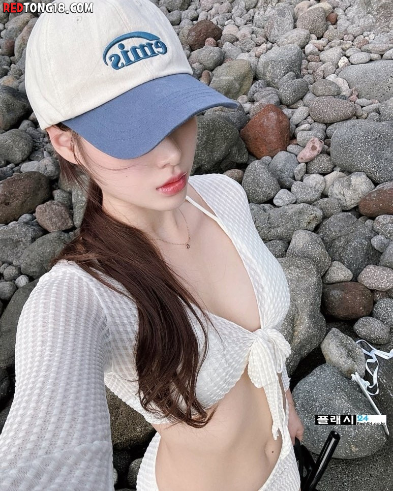 모델 신채은 망사 수영복 굴곡