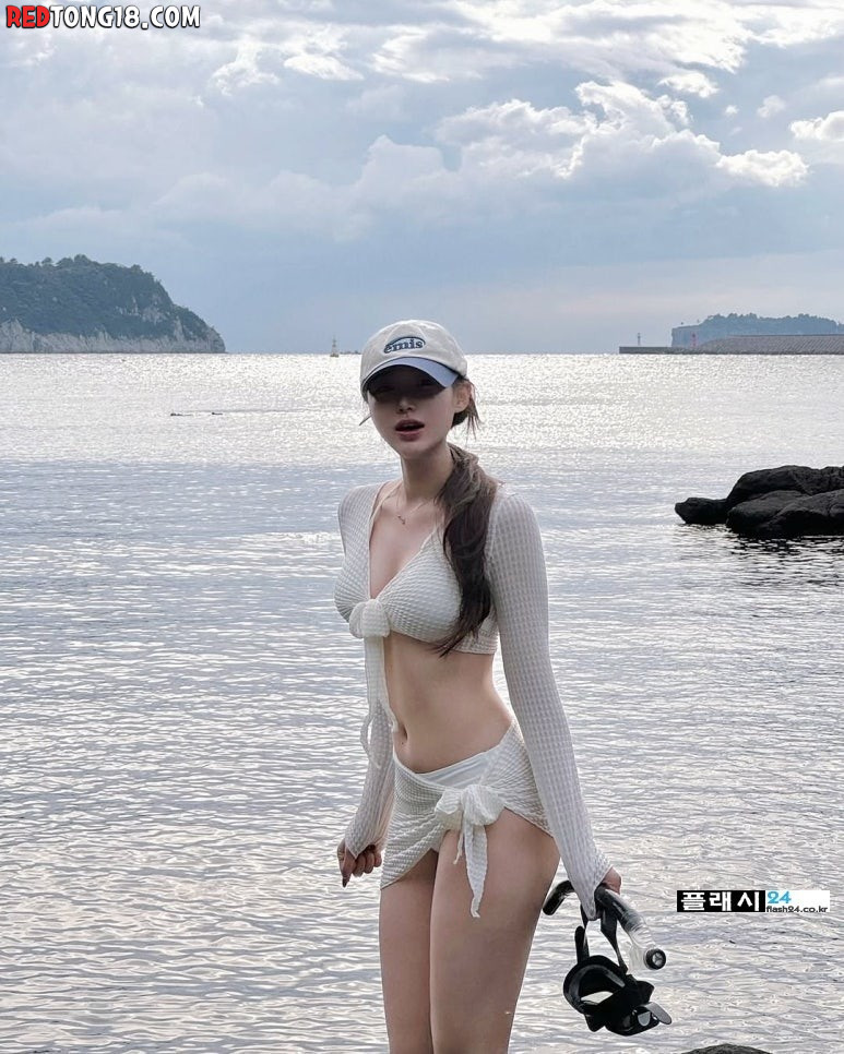 모델 신채은 망사 수영복 굴곡
