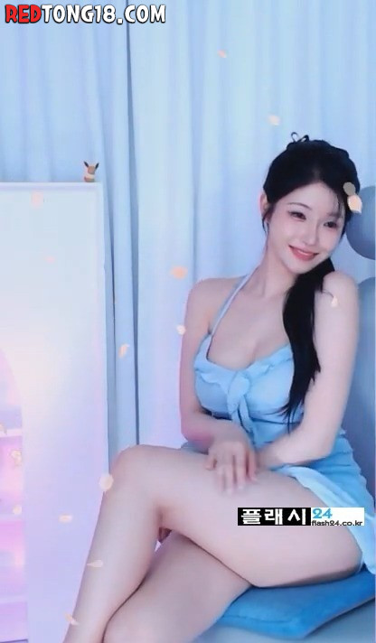 자세 고쳐 앉은 세경의 허벅지