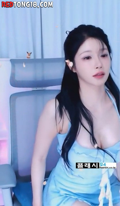 자세 고쳐 앉은 세경의 허벅지