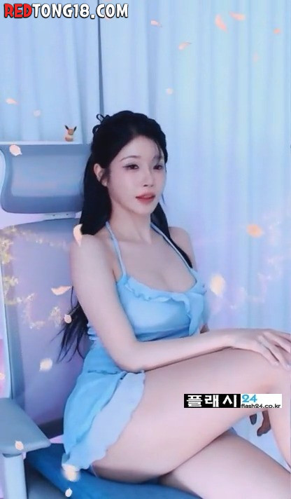 자세 고쳐 앉은 세경의 허벅지