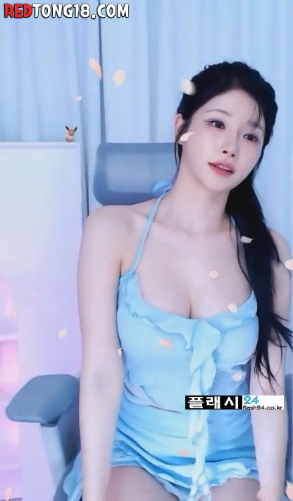 자세 고쳐 앉은 세경의 허벅지
