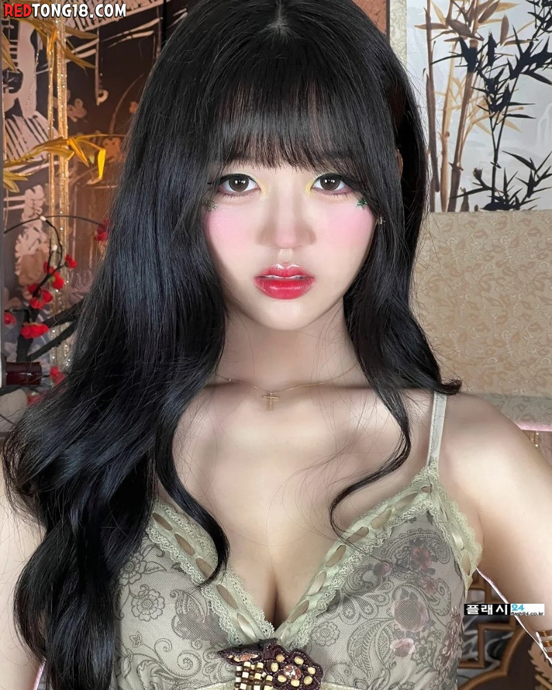 락킷걸 한이슬 가죽 원피스 몸매
