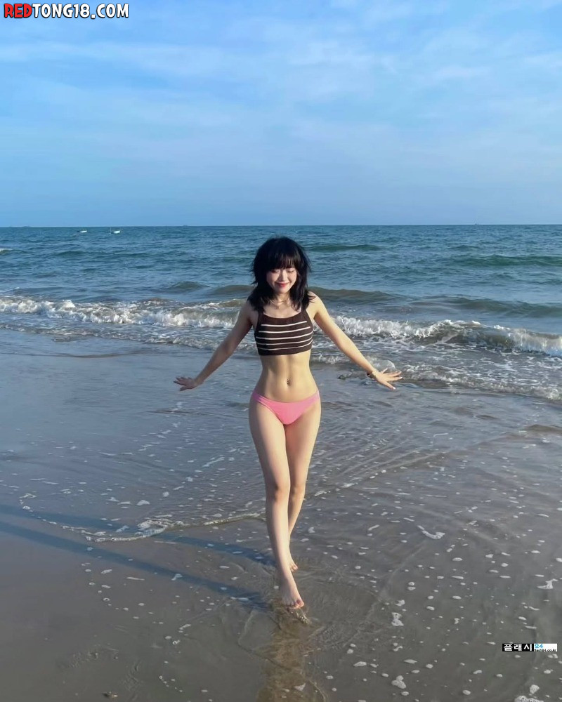 수영복 사주고 싶은 핑크 수영복녀