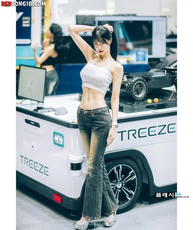 레이싱 모델 민한나의 모터쇼 데님 패션