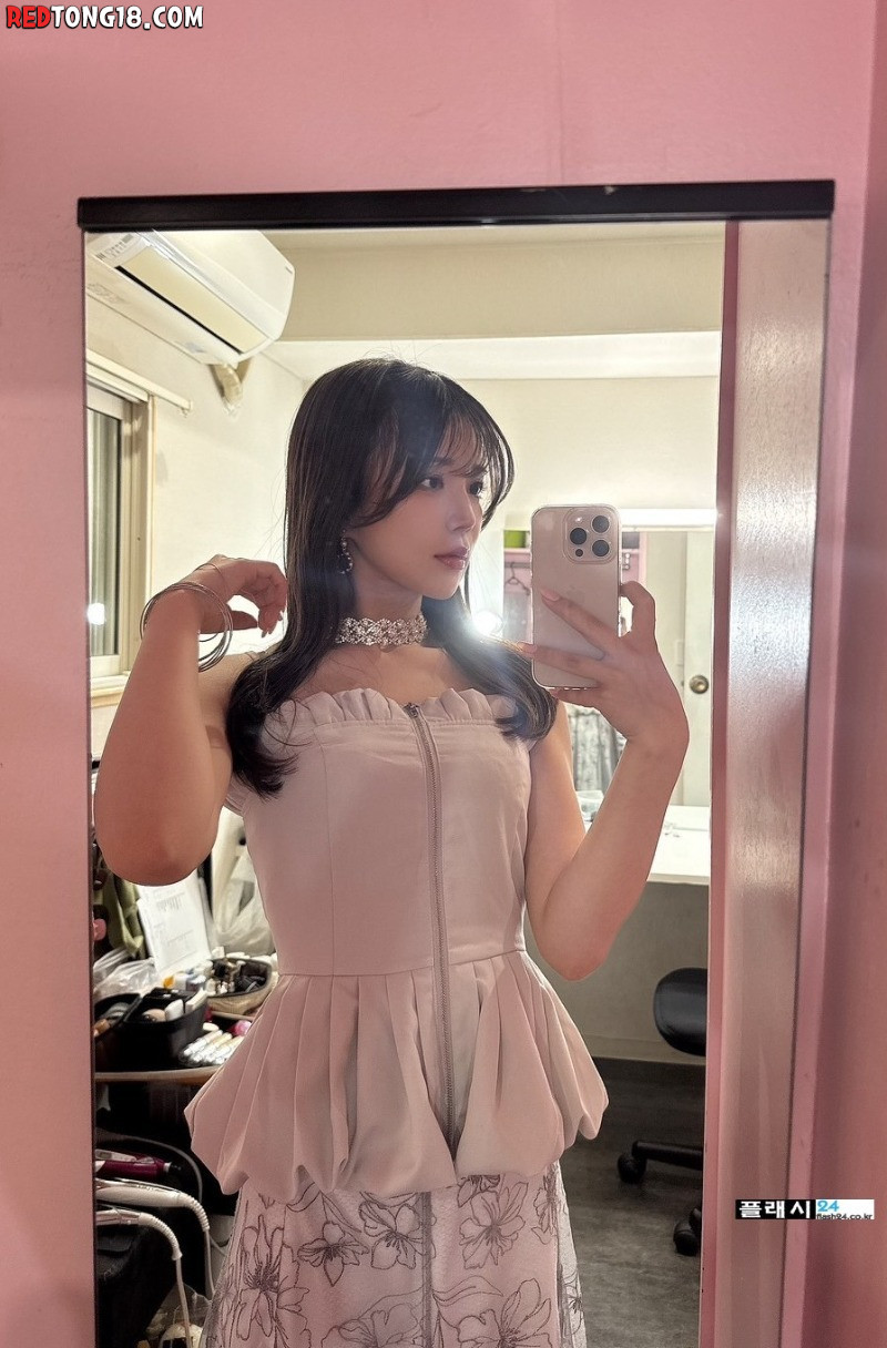 골반이 매력적이라는 아나운서 출신 와카 나츠키