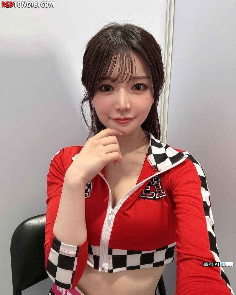 골반이 매력적이라는 아나운서 출신 와카 나츠키