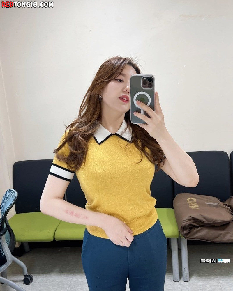 은근 몸 좋아보이는 최영아 기자