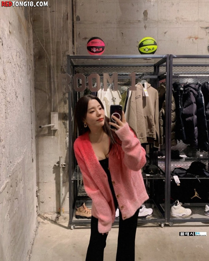 은근 몸 좋아보이는 최영아 기자