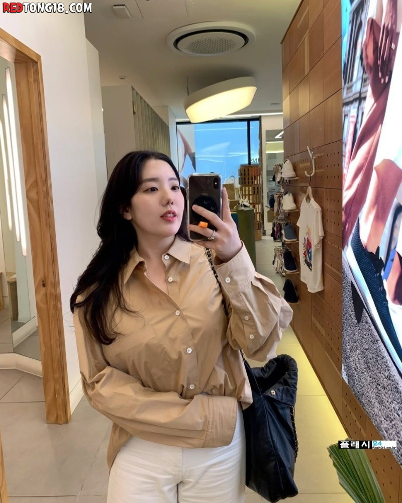 은근 몸 좋아보이는 최영아 기자