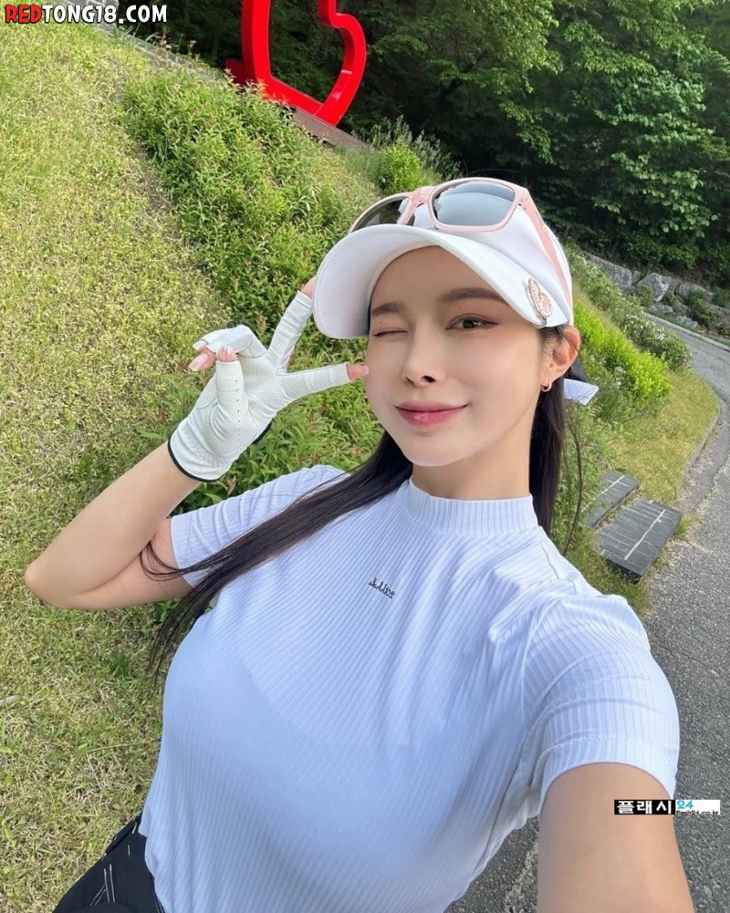 꼭 한번치고싶은 레이싱모델 소이 골프웨어