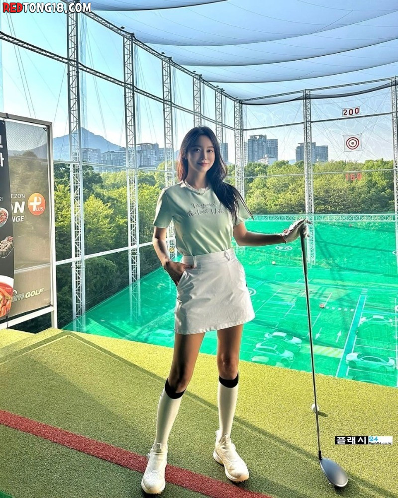 꼭 한번치고싶은 레이싱모델 소이 골프웨어