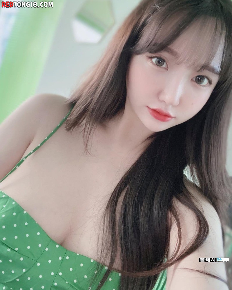 예은, 과감한 글래머 패션