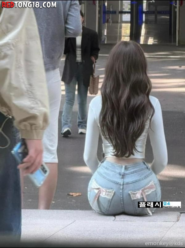 참을수없는 여대생 뒤모습