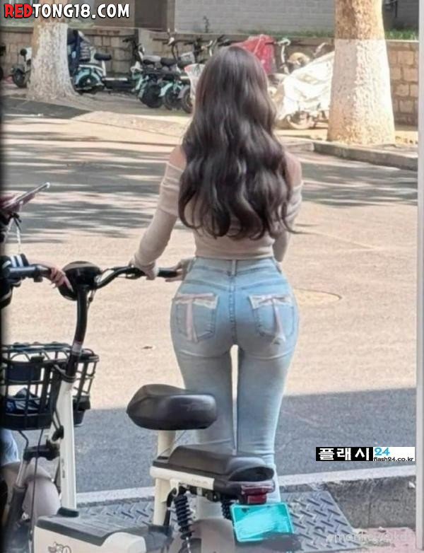 참을수없는 여대생 뒤모습