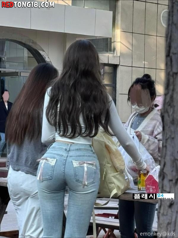 참을수없는 여대생 뒤모습