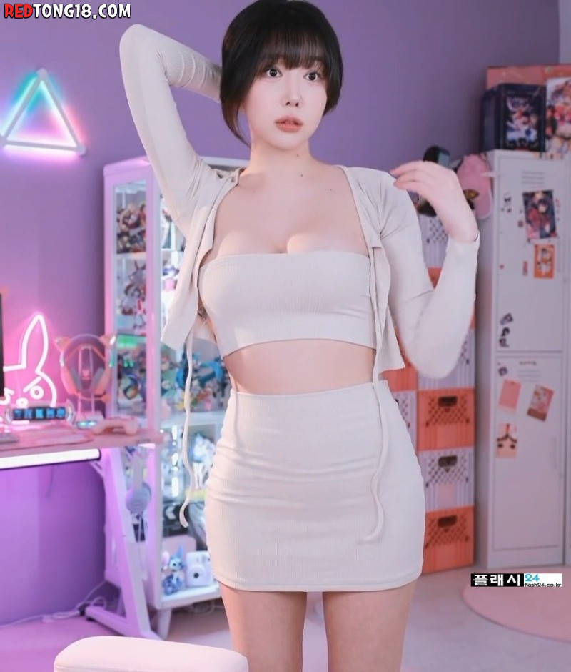 BJ 박하악 튜브탑 오피스룩