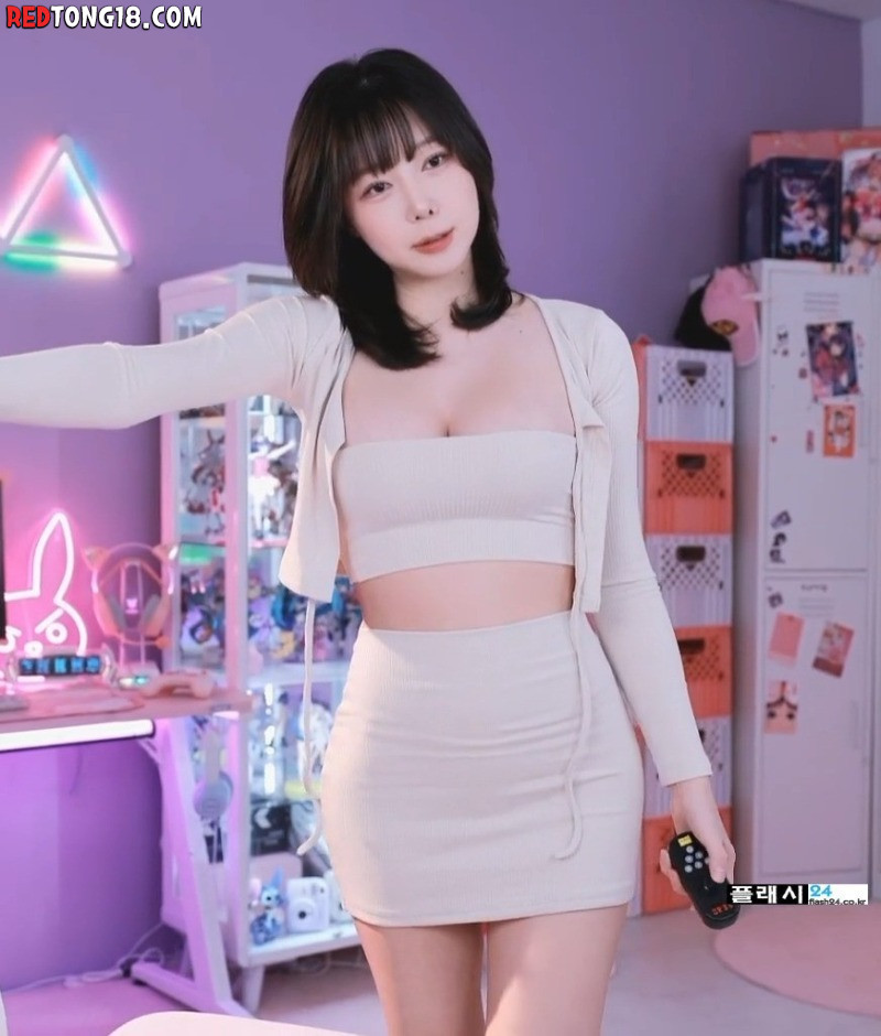 BJ 박하악 튜브탑 오피스룩