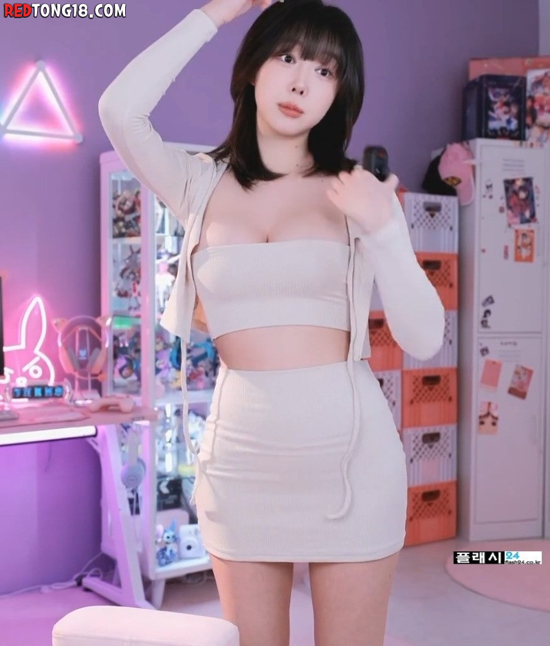 BJ 박하악 튜브탑 오피스룩
