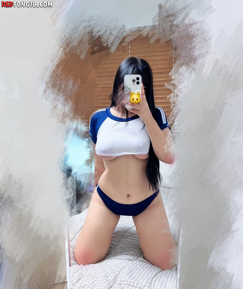 대놓고 어필하는 노브라녀 사진