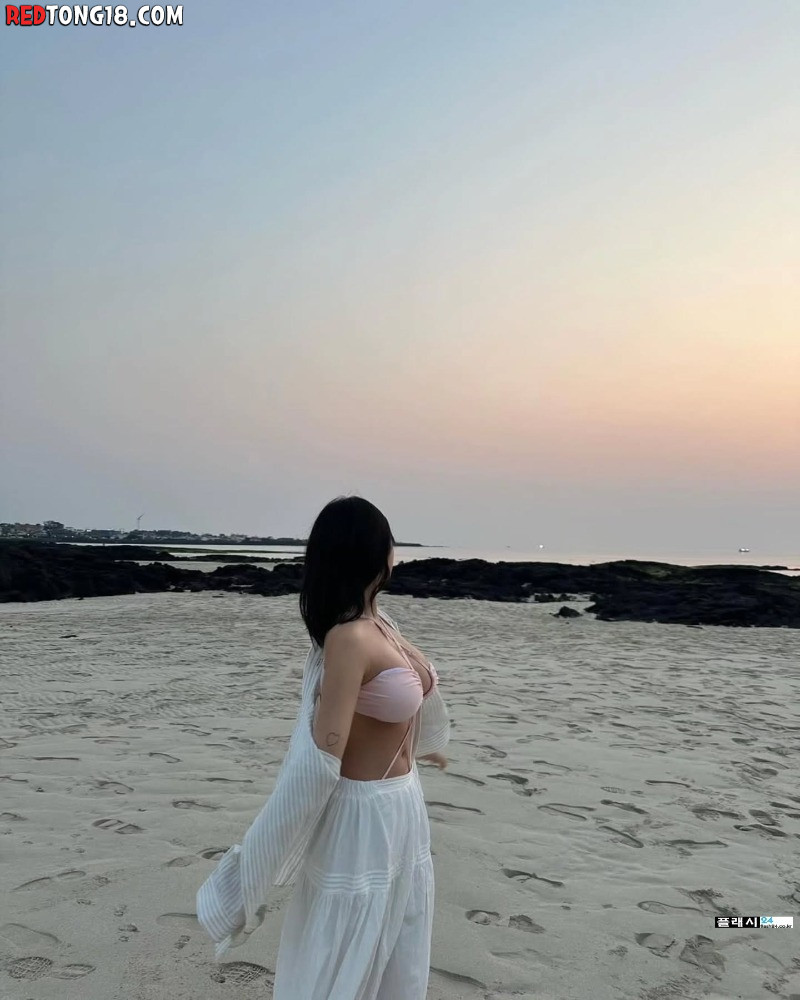 해변에서 연락처 엄청 물어보겠다
