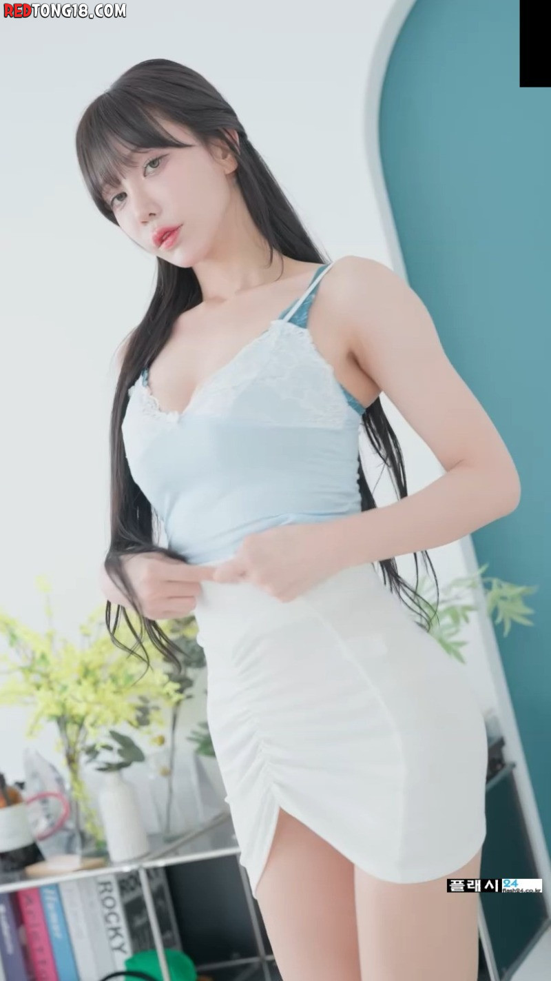 겨우디 타이트한 흰치마 오피스룩