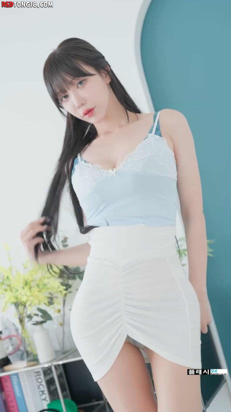겨우디 타이트한 흰치마 오피스룩