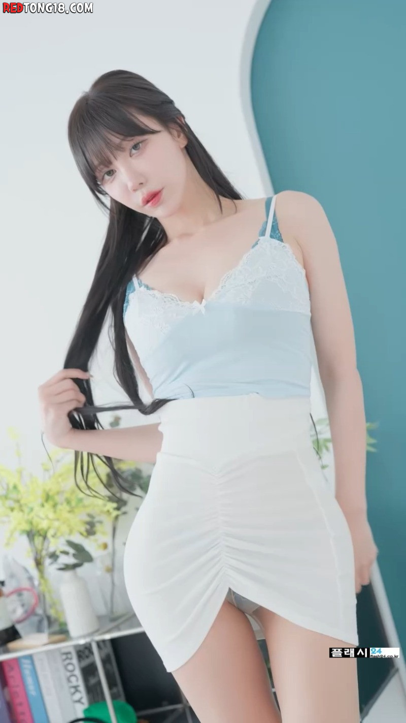 겨우디 타이트한 흰치마 오피스룩