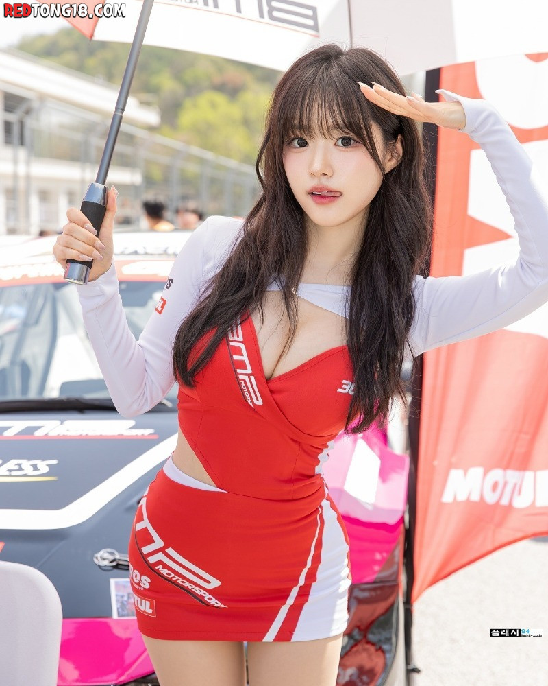 스트리머 겸 레이싱 모델 홍딩굴 이 몸매 뭐냐